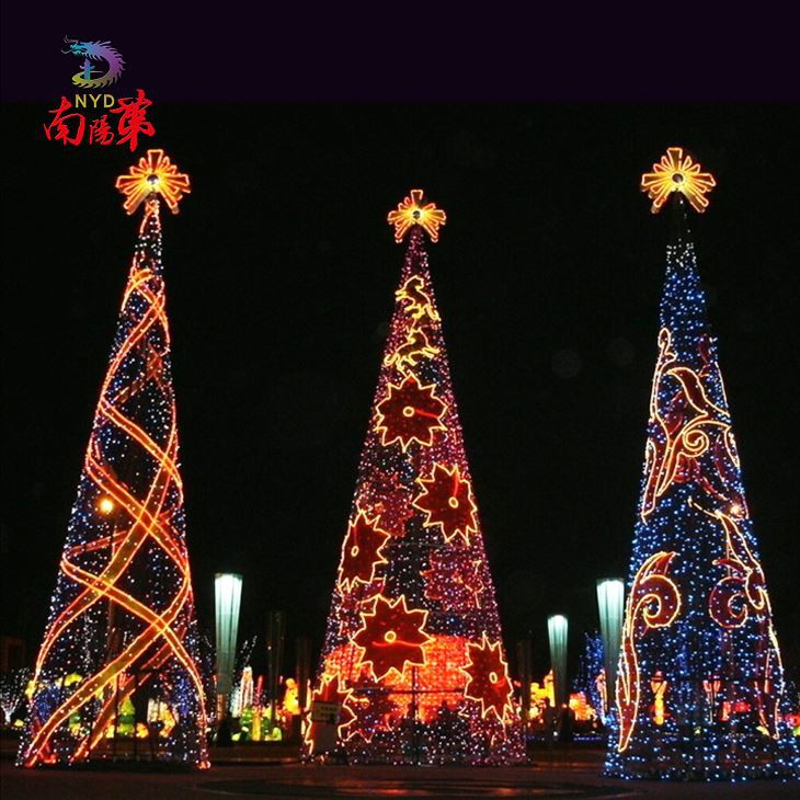 Large Outdoor Plaza Park Christmas Trees Large Outdoor Plaza Park Christmas Trees